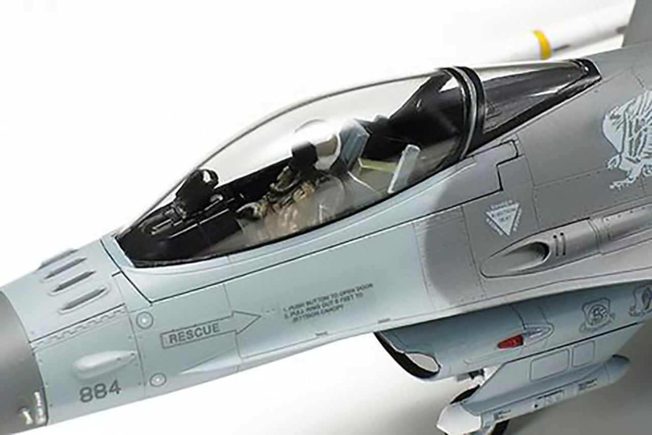 1/72  Tamiya F-16 CJ FIGHTING FALCON - BLOCK 50 W/ FULL EQUIPMENT