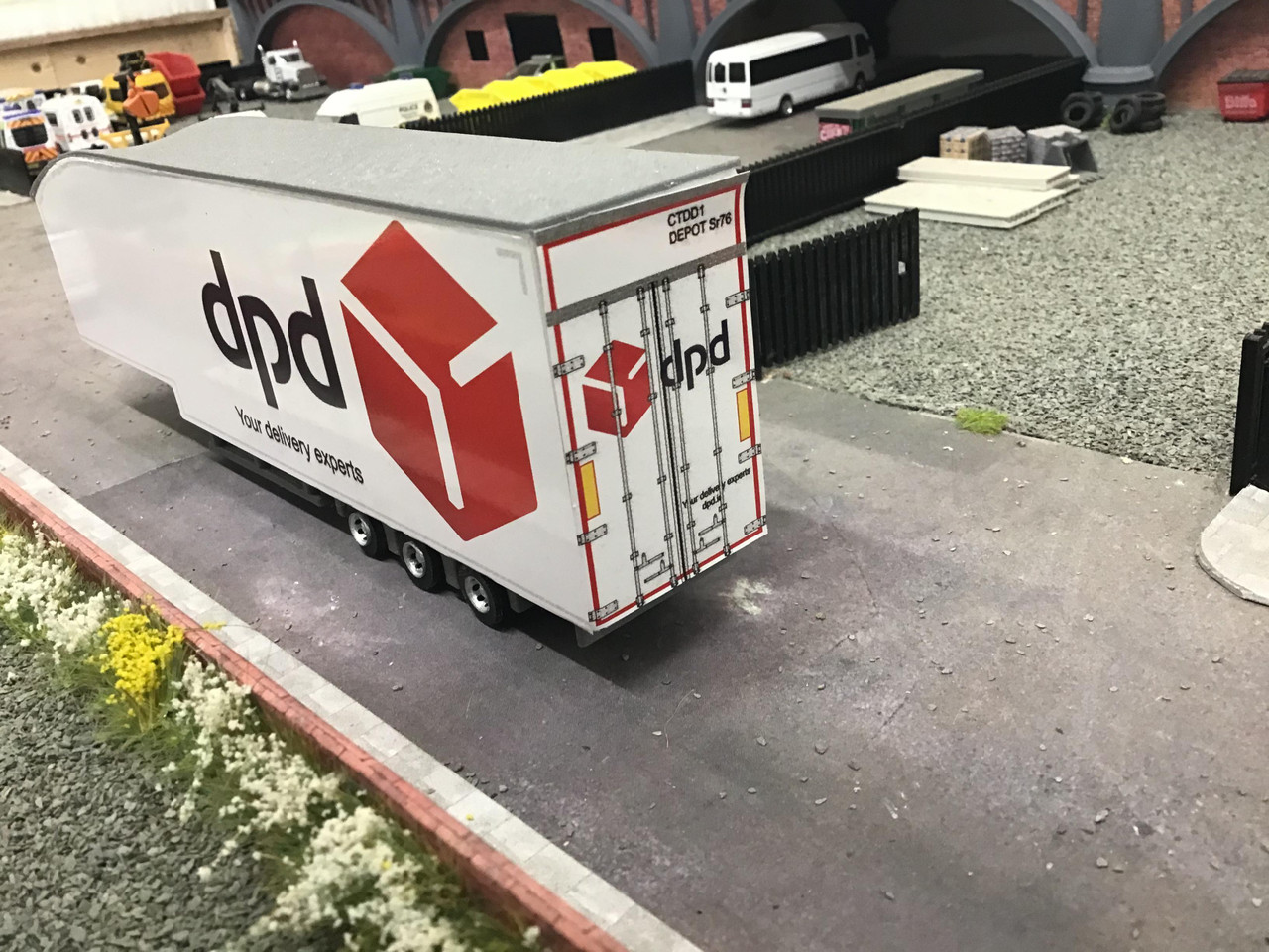 1/76 3D printed Double Deck Trailer dpd Livery (red)
