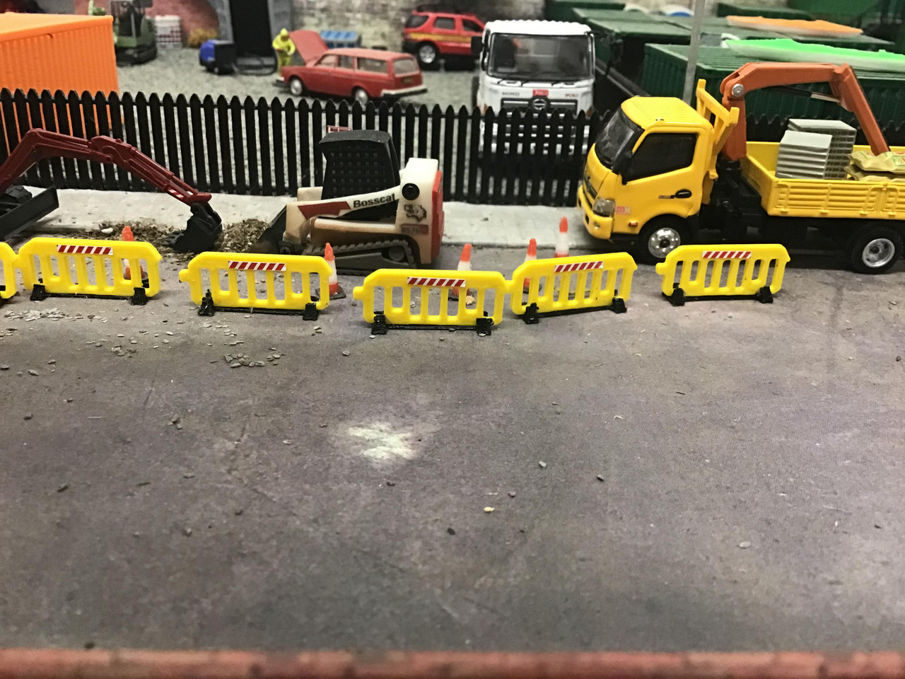 1:76 3D Printed yellow Pedestrian Barriers - 10pkt