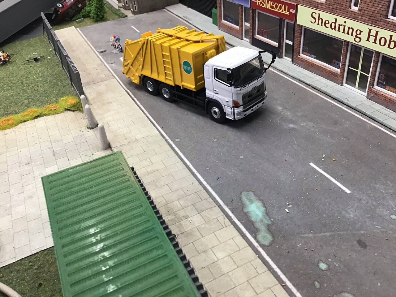 1:76 Scale Tiny Diecast HINO 700 Refuse Truck