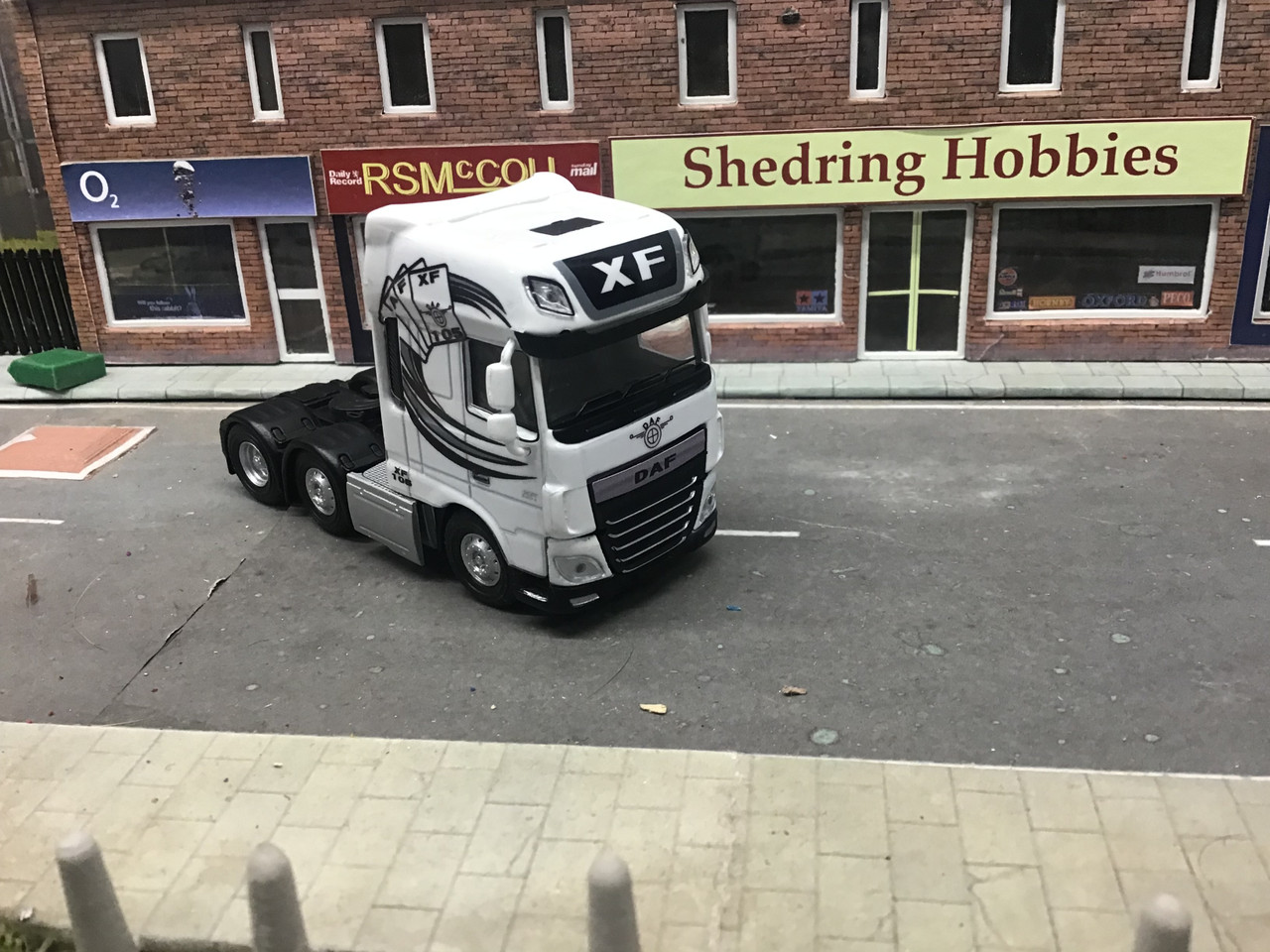 1-76 Code3 Daf XF  with XF decals