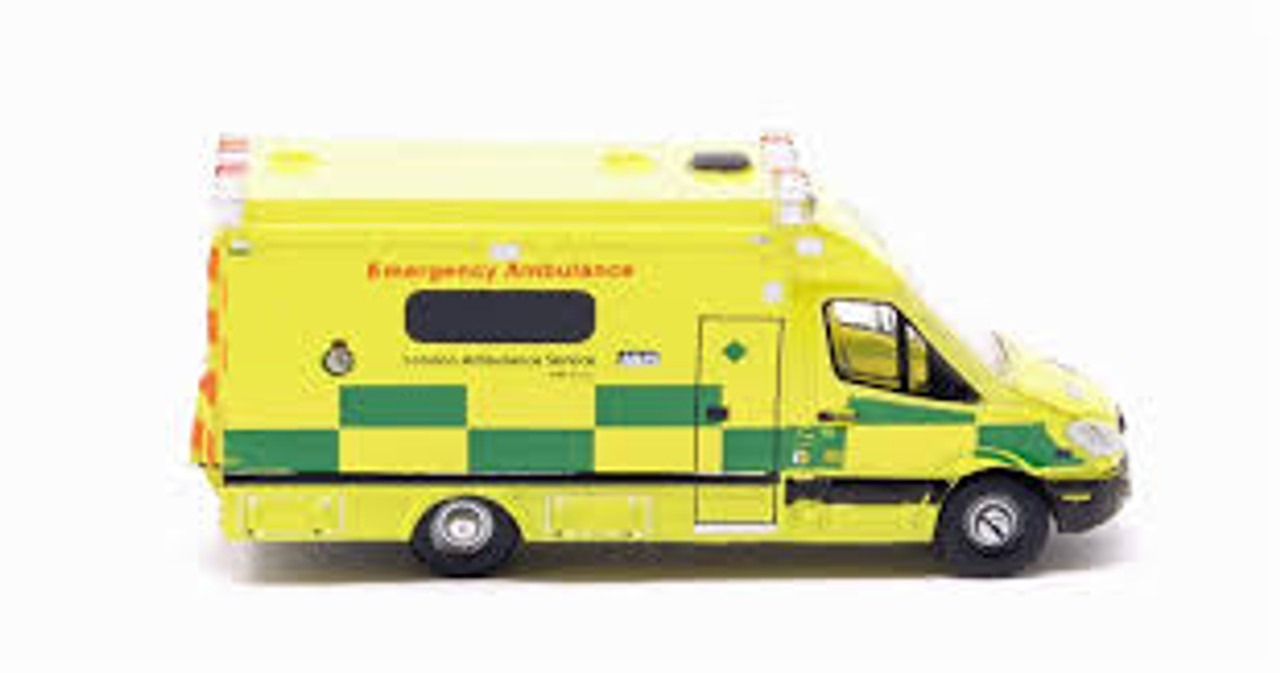 Oxford Diecast Mercedes Ambulance London NMA002