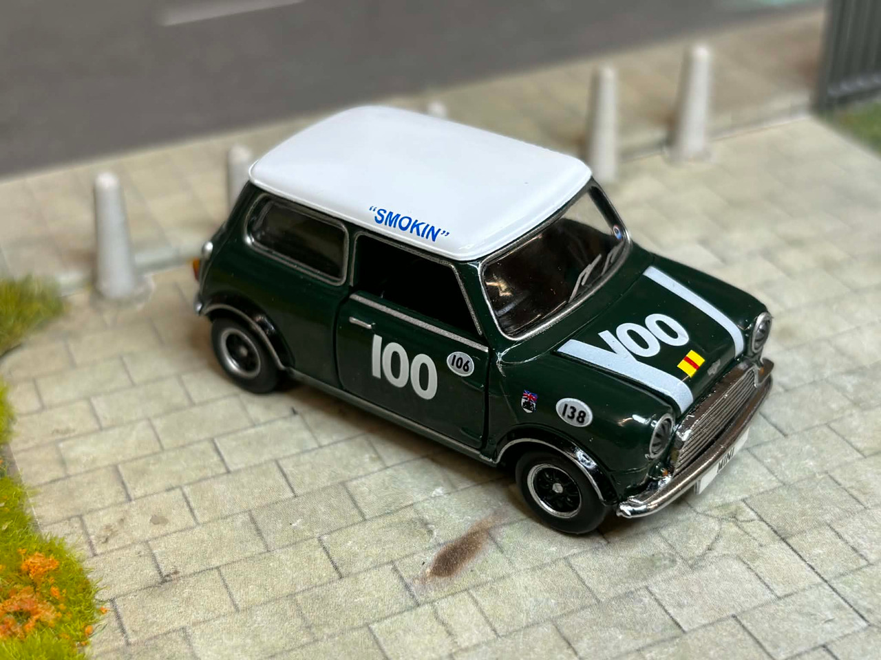 1-50 Mini Cooper racing No 100