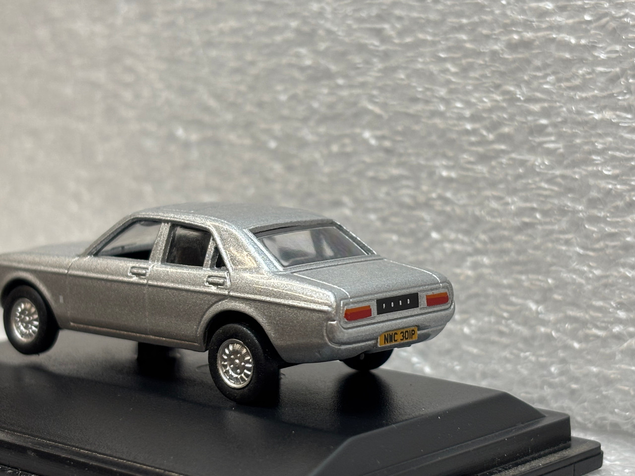 1:76 Oxford Diecast Ford Consul Granada Astro Silver