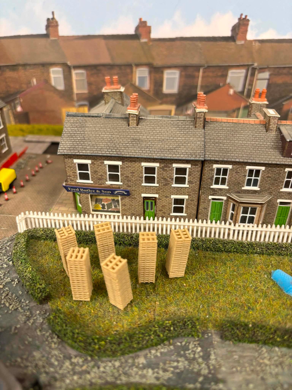 N Scale Stacked Wooden Pallets 20 High