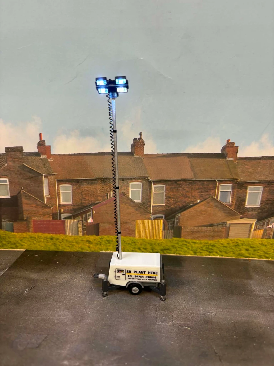 1-76 SR Hobbies working lighting tower.