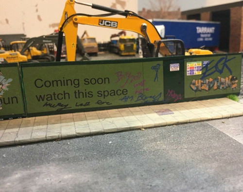 1/76 laser cut building site hoarding (green)