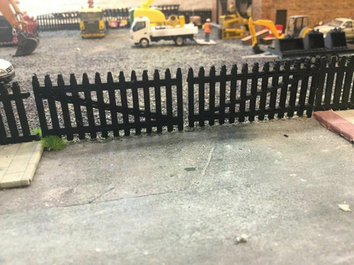 1:76 Black Security Gates and Fence - 6pk