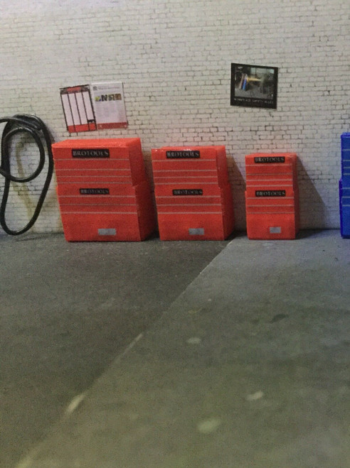 1:76  Tool Cabinets (red)