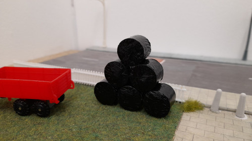 1/76  Hay Bales round (realistic with black wrap) - 6pkt