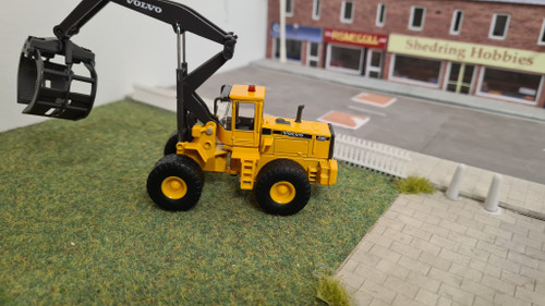 1:87 Scale L180C volvo Timber Wheel Loader