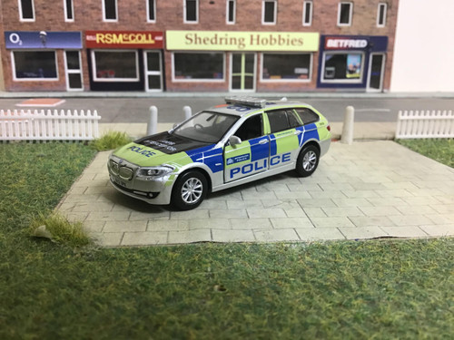 1/64 scale BMW 5 Series Metropolitan police UK F11  Tiny Diecast 