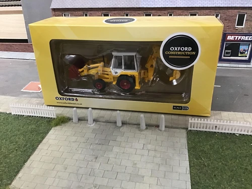 1/76  1980s JCB 3CX Backhoe Loader (yellow)