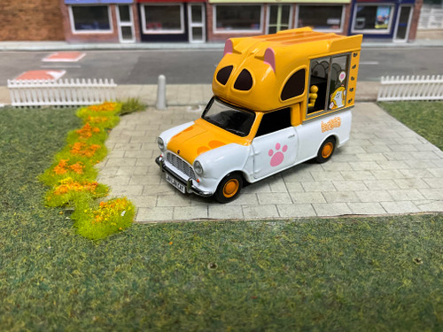 1/50 Morris Mini Lan Lan Cat Ice Cream Van
