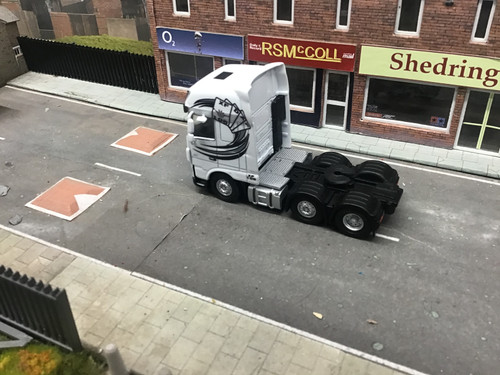 1-76 Code3 Daf XF  with XF decals