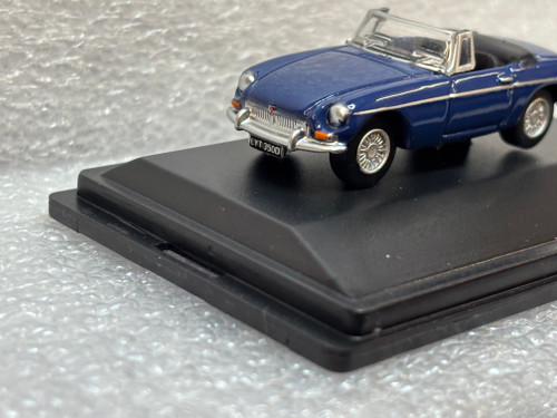 1:76 Oxford Diecast MGB Roadster Mineral Blue