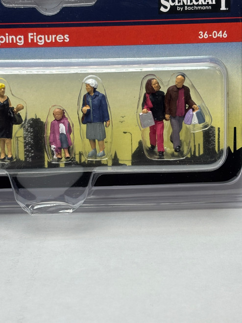 Bachmann Scenecraft 00 gauge 1/76 scale Shopping figures.