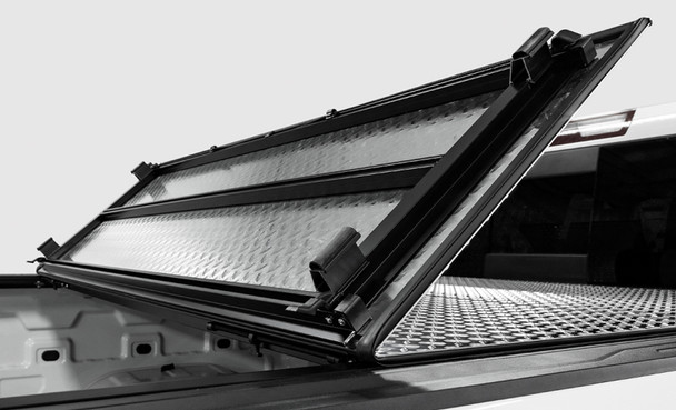 Access LOMAX Tri-Fold Cover 2022 Nissan Frontier w/ 5ft Bed - Diamond Plate B2030059