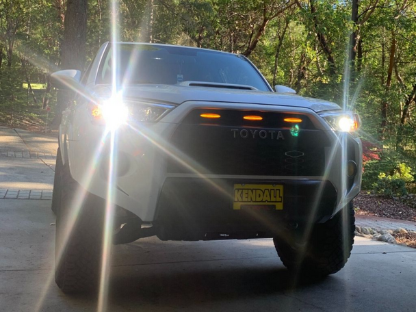 Cali Raised 14-24 Toyota 4Runner Grille Raptor LED Light Kit - Amber / With Add A Fuse CR3684