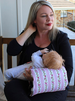 Portable Nursing Sleeve - Vintage Kiss by Babybaby