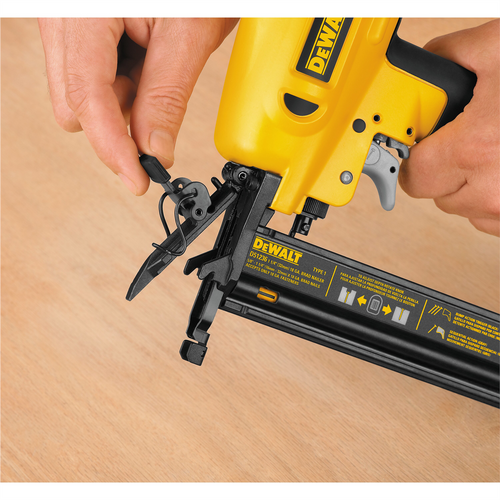 DeWalt 18 Ga 1-1/4" Brad Nailer Kit