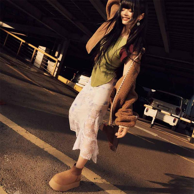  UGG Women's Classic Mini Dipper Boot 