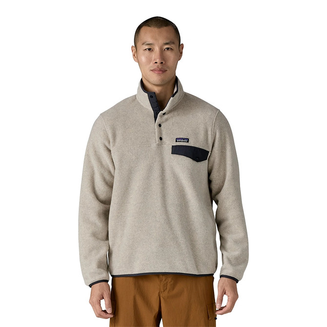 Patagonia Men's Lightweight Synch Snap-T Pullover, a beige fleece pullover with a navy chest pocket and buttoned placket.