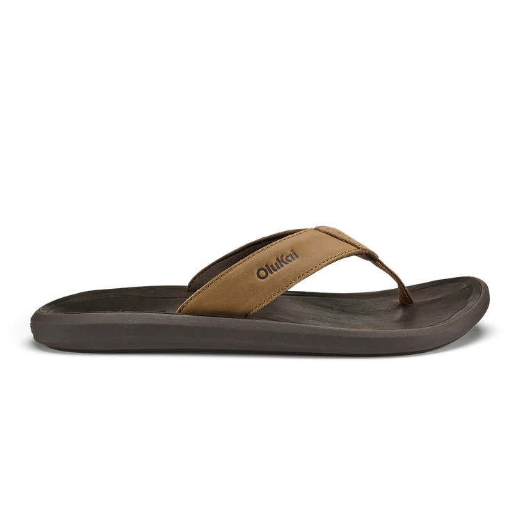 Olukai OluKai Men's Pili Sandal, men's casual slip-on sandal with a tan strap and cushioned sole.
