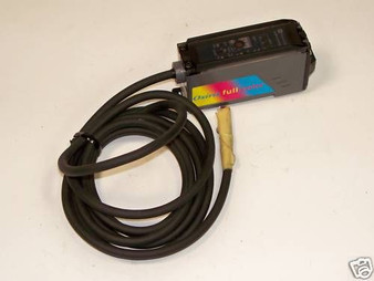 TELEMECANIQUE XUR-C4PPML2 Photoelectric Color Sensor  USED