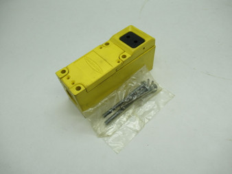 Banner SBFX1 Multi-Beam 3/4-Wire Fiber Optic Scanner Block SHELF WEAR NOP