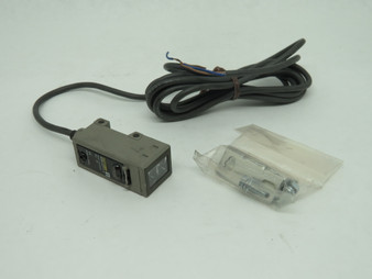Omron E3S-CT11-L Through-Beam Sensor Emitter 10-30VDC 100mA 30m D SHELF WEAR NOP