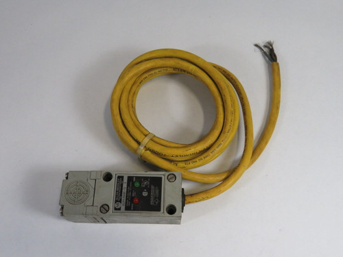 Allen-Bradley 802PR-XBAM1-12 Series E Proximity Switch 2-25mA 20-250VAC/DC USED