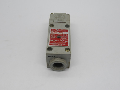 Allen-Bradley 802PR-LAAA3 Ser C Proximity Switch 102-132V 2W 13mm Range USED