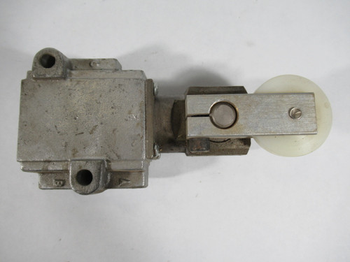 Parker CW9437 Cam Operated Pneumatic Valve 3/8"NPT 3 Way 2 Position USED
