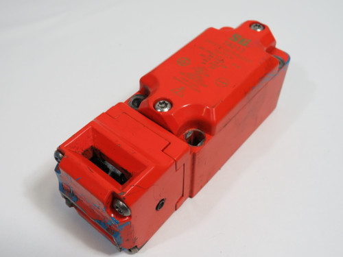 STI 44533-0160 Safety Switch 3NC 1NO 1/2 NPT T4011-031MF1N SHELF WEAR USED