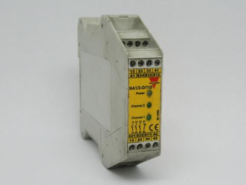 Carlo Gavazzi NA1/3-D/110 Emergency Stop and Safety Gate Module 110-127VAC USED