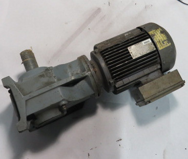 Sew-Eurodrive R60-DFT100L4 5HP 1720rpm 330/575V C/W Gear Reducer AS IS