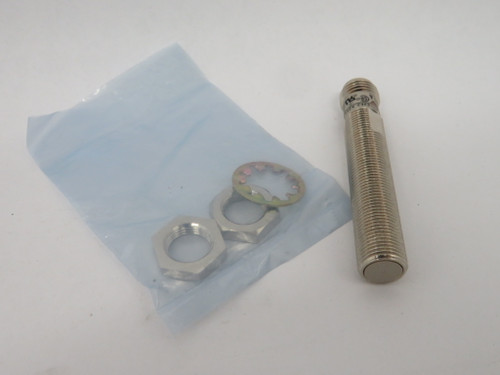 Omron E2E2-X2Y1-M4 Inductive Proximity Sensor 24-240VAC 2mm 0.2A SHELF WEAR NOP