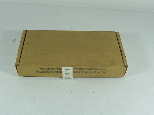 Schneider 140DAO84210 Output Module 100-230V  USED