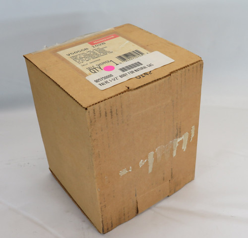 Honeywell V5055B1028 2-Way Gas Valve 1-1/2" NPT NC BOX DAMAGE NEW