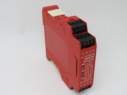 Allen-Bradley 440R-N23135 Series C Safety Relay 24VAC/DC 50/60Hz 2W USED