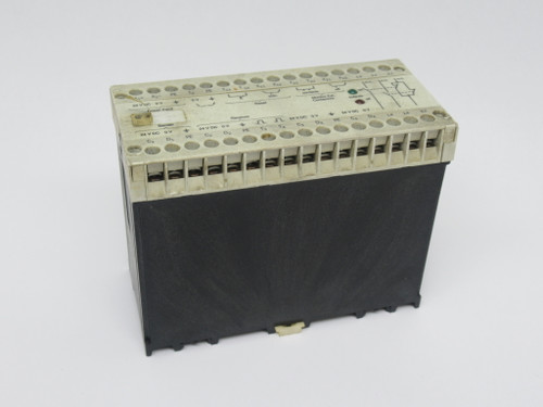 Allen-Bradley 440L-M8200 Guardmaster Safety Interface 24VDC 0.3A 6W USED