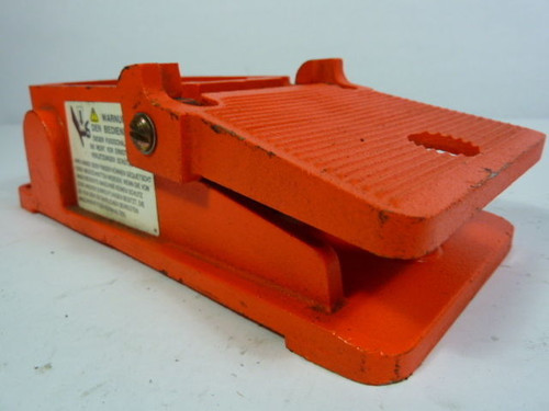 RS Pro 116-776 Momentary Heavy Duty Foot Switch DPDT 240VAC NO COVER USED