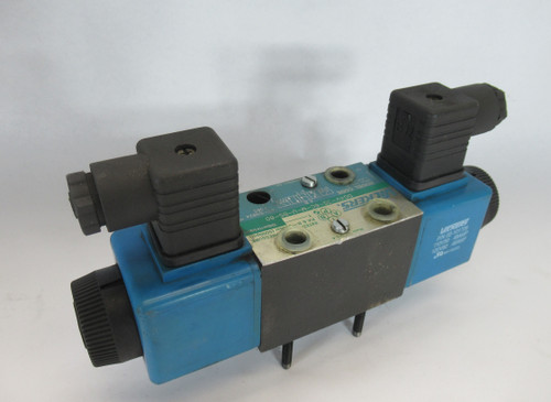 Vickers DG4V-3S-6C-M-U-B5-60 Directional Valve 120V 60Hz SHELF WEAR USED