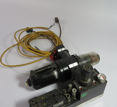 Blum 87.0634-051.A10 Pneumatic Unit w/ Filter Lubricator 25VDC, 250PSIG USED