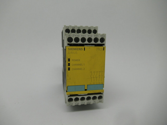 Siemens 3TK2825-1AL20 Sirius Safety Relay 230VAC USED