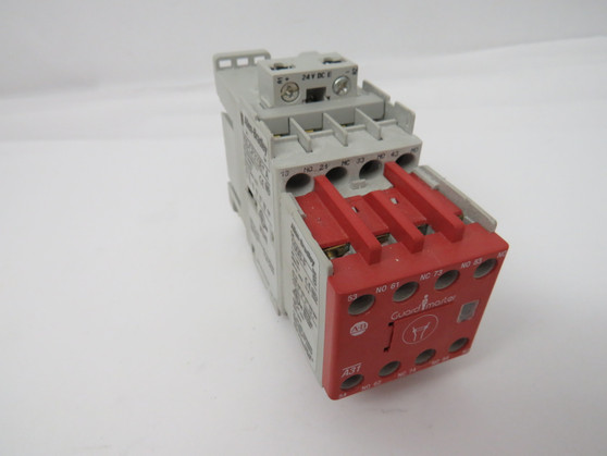 Allen-Bradley 700S-CF620EJC Series A Safety Relay 24VDC *Rusted Contacts* USED