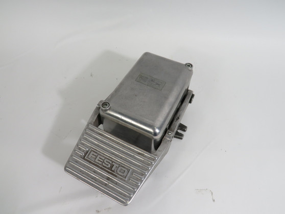 Festo 8986 FP-3-1/4-B Foot Valve w/Detent 0.95-10 bar G1/4 600l/min USED