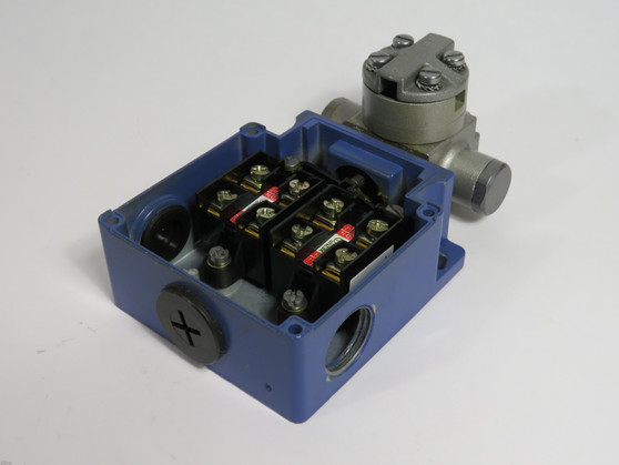 Telemecanique XCKMR1656363 Limit Switch 2NC Rotary Head MISSING ARMS+COVER AS IS