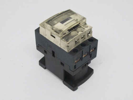 Schneider Electric LC1D18SC7 Contactor 575V 50/60Hz Coil 3NO 18A *STAINED* USED